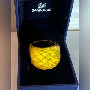 Swarovski authentic ring / yellow
Size 58 💎